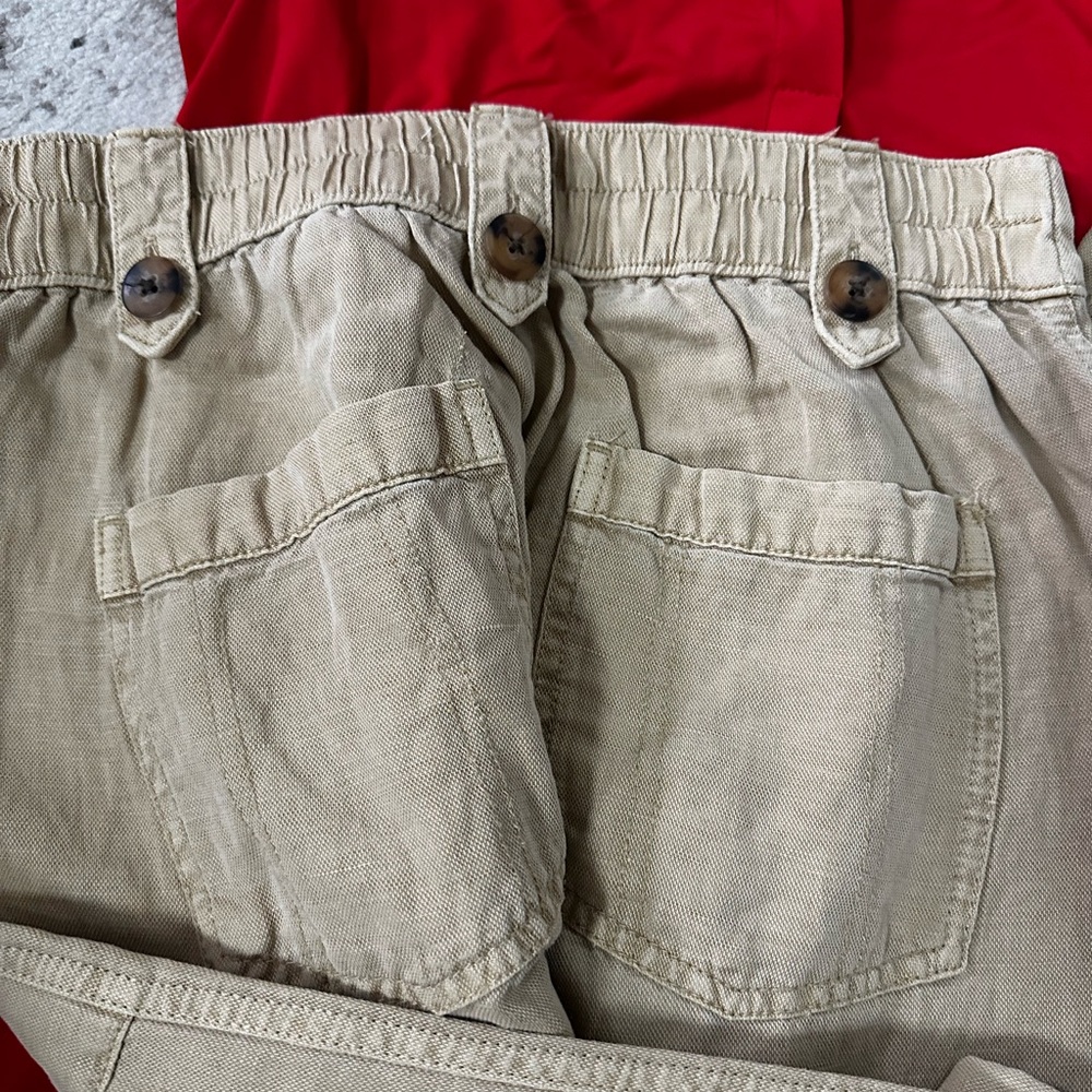 New🩷 Chic Tan Wide Leg Pants with Button Detail - Picture 13 of 13